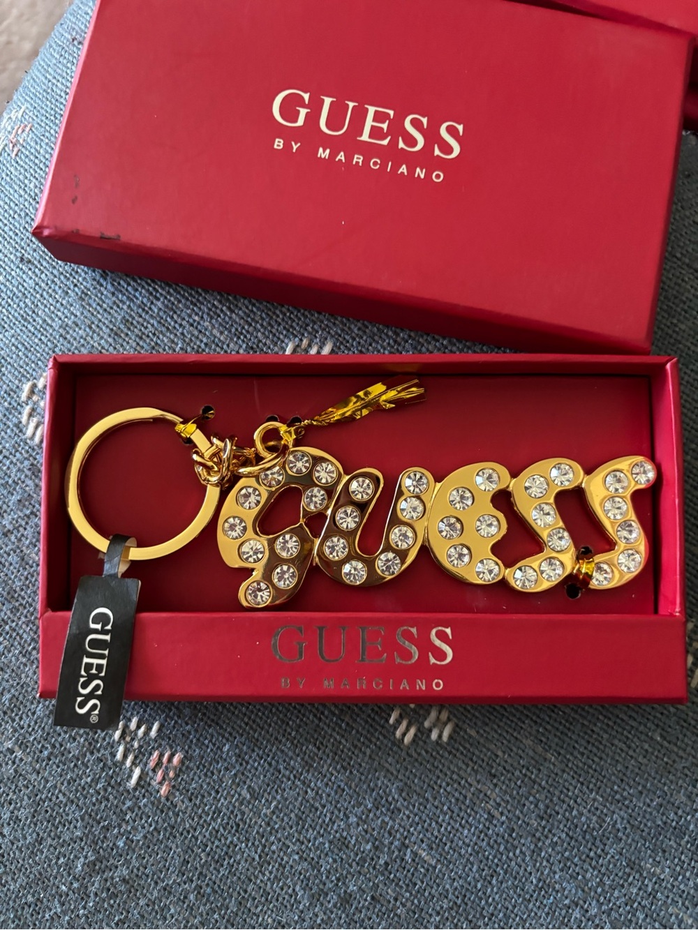 Vintage Y2K GUESS by Marciano Gold Crystal Logo Keychain NEW IN BOX W TAGS - Picture 4 of 6